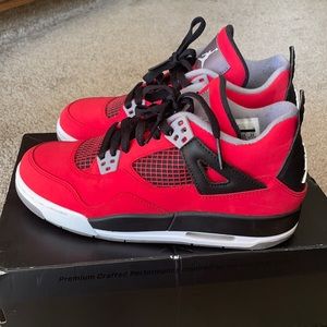 Air Jordan Retro 4 Toro Bravo